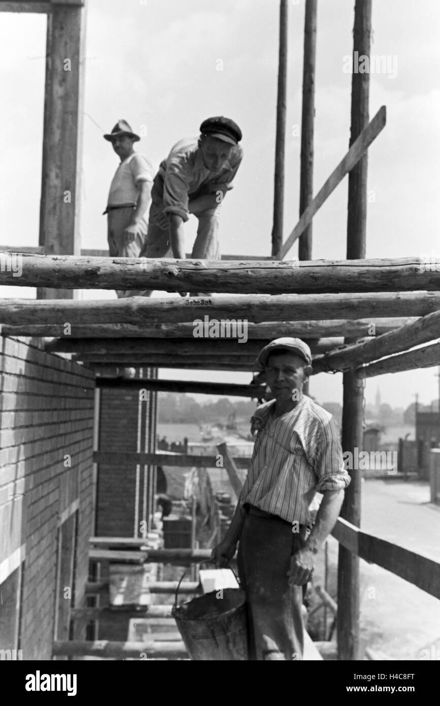 Handwerker bei der Arbeit, Witten, Deutsches Reich 1930er Jahre. Craftsmen working, Witten
