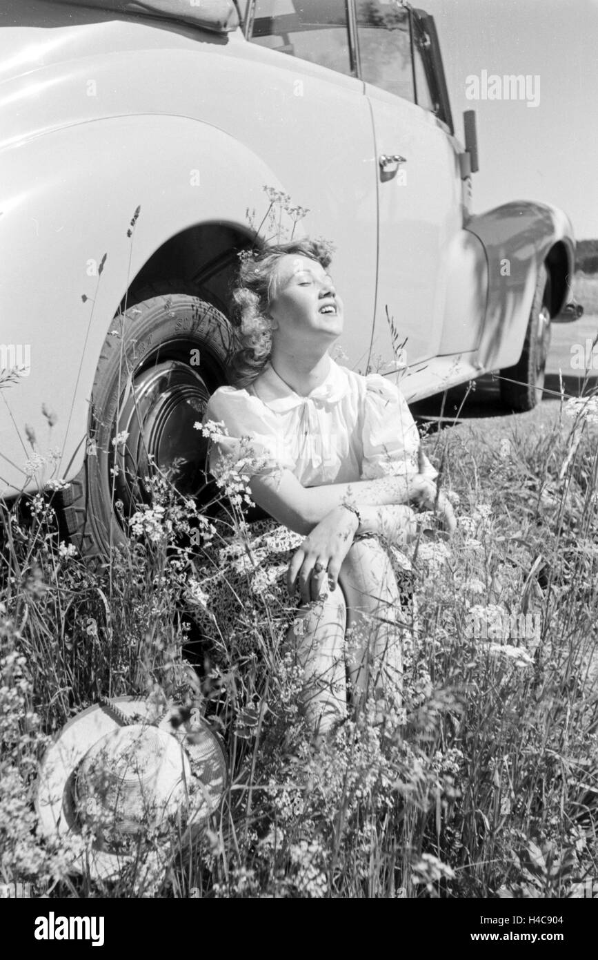 Die österreichische Schauspielerin Gusti Wolf macht Ferien, Deutschland 1930er Jahre. The Austrian actress on her holidays, Germany 1930s Stock Photo