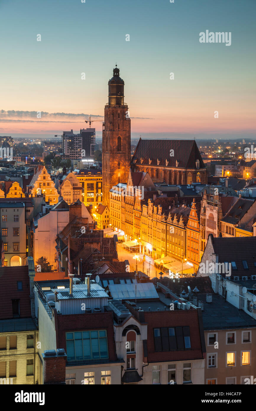Night falls in Wroclaw old town, Lower Silesia, Poland. St Elizabeth church tower dominates the skyline. Stock Photo