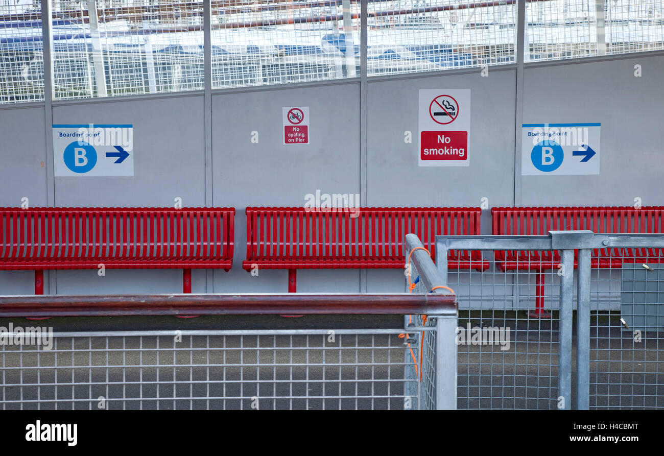 Architecture, pier, ferry, waiting range Stock Photo - Alamy