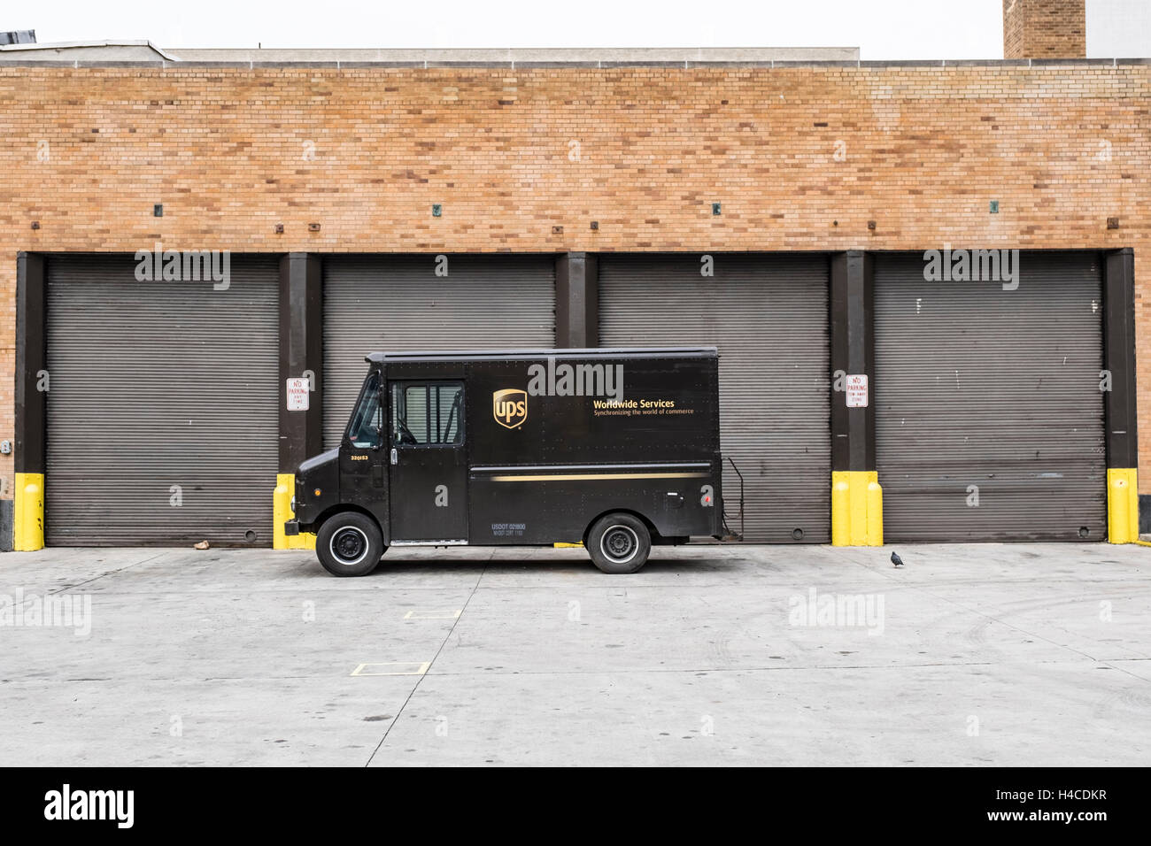 Parcel depot hires stock photography and images Alamy
