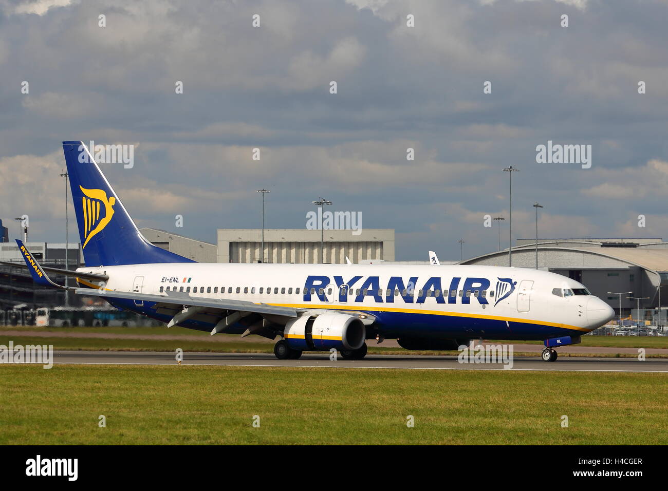 Ryanair Boeing 737-800 Next Gen EI-ENL arriving at Luton Airport, UK Stock Photo
