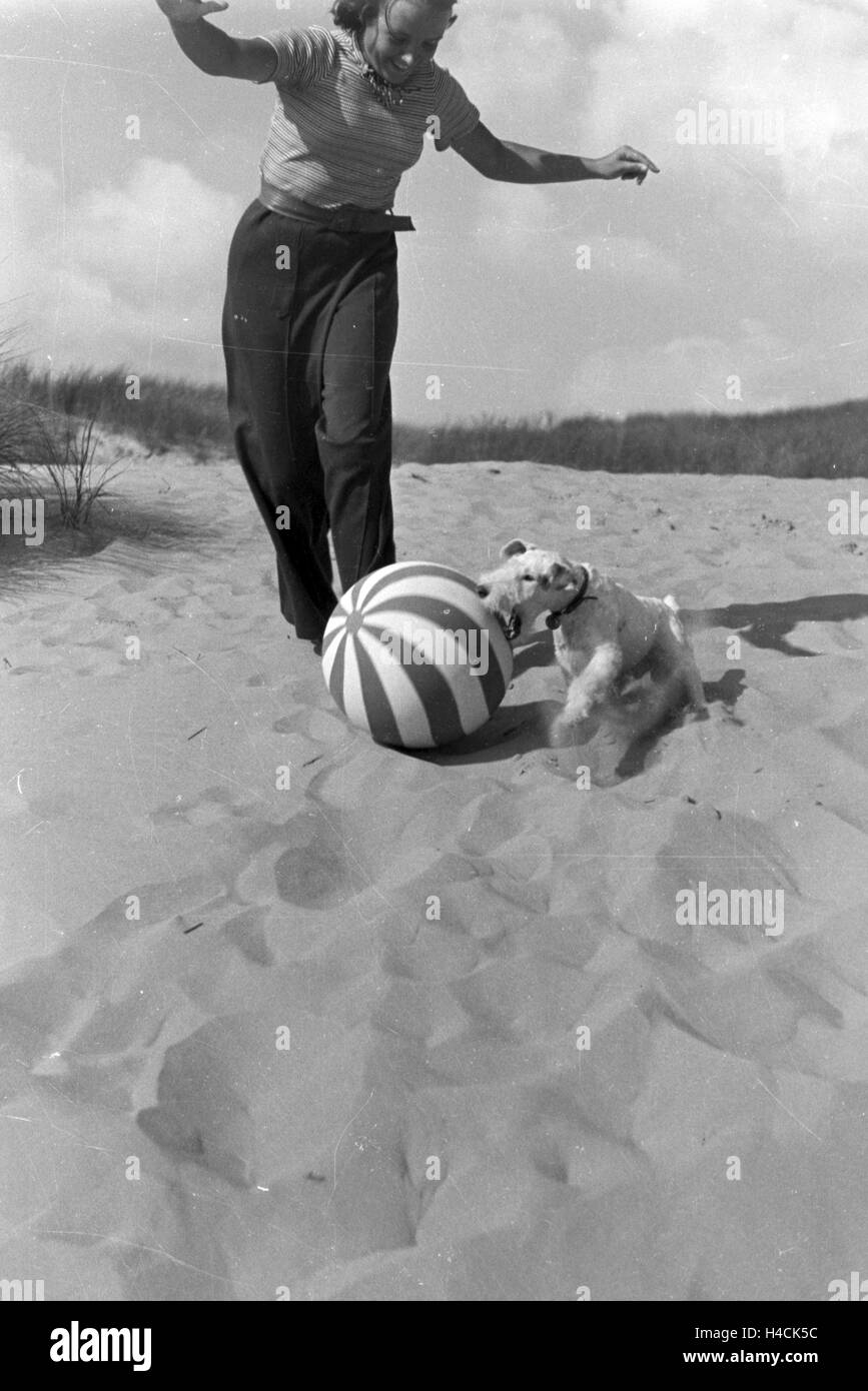 Urlaub an der Ostsee, Deutsches Reich 1930er Jahre. Vacation at the Baltic Sea, Germany 1930s Stock Photo