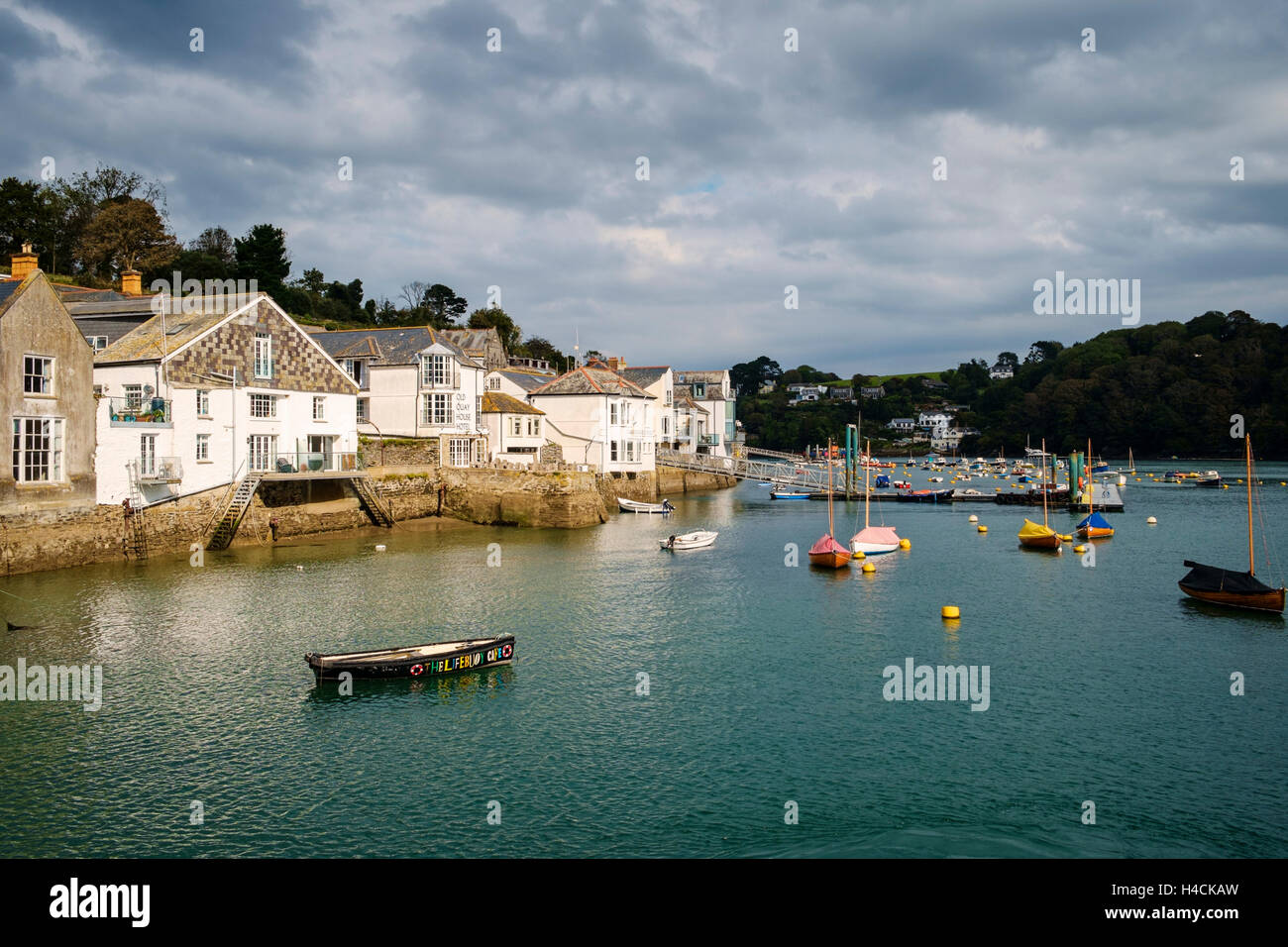 Houses and hotel in Fowey town the River Fowey, Cornwall, England, UK Stock Photo