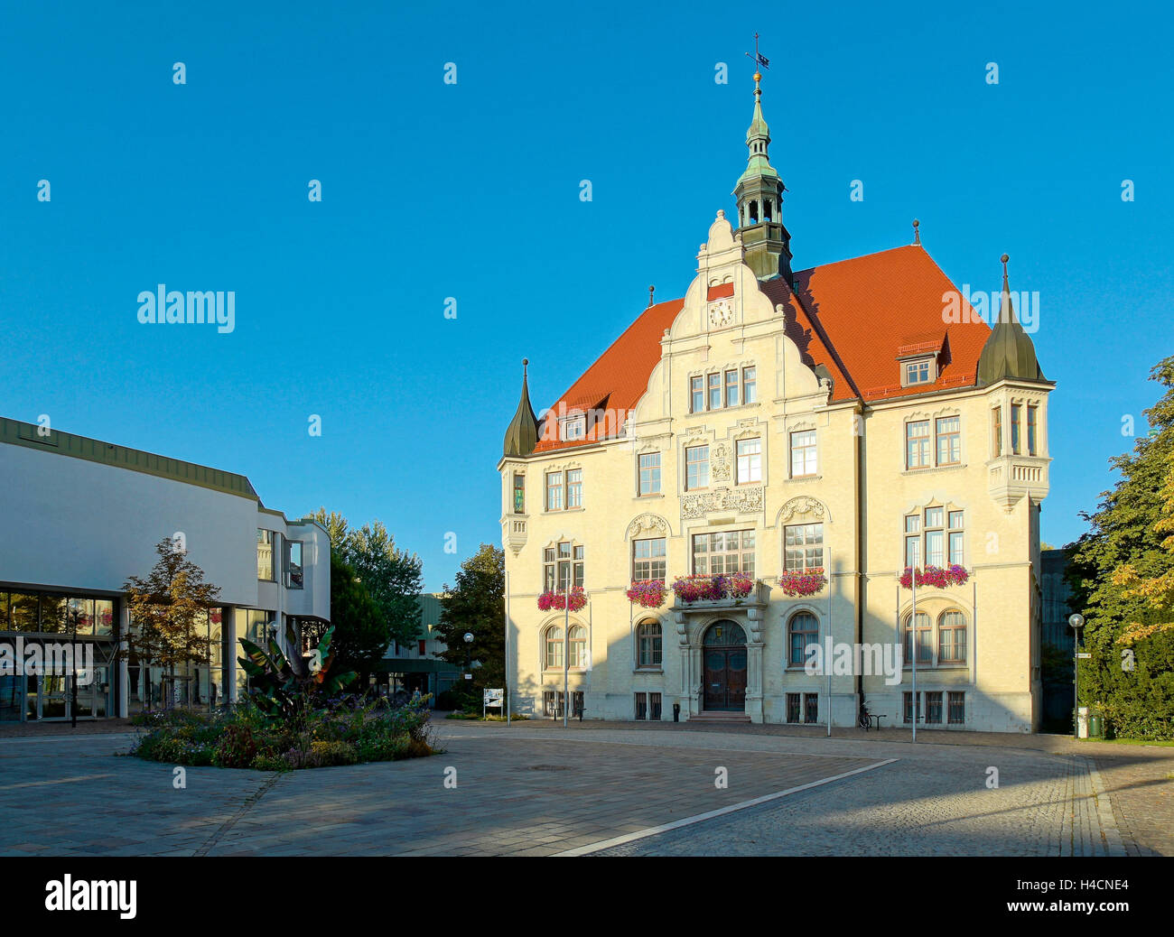 Germany, Baden-Wurttemberg, Trossingen, city hall 1904, facade in the art  nouveau, magistrate's Koch's space, on the left: State college for music,  Trossingen is valid as of a music town and lies in