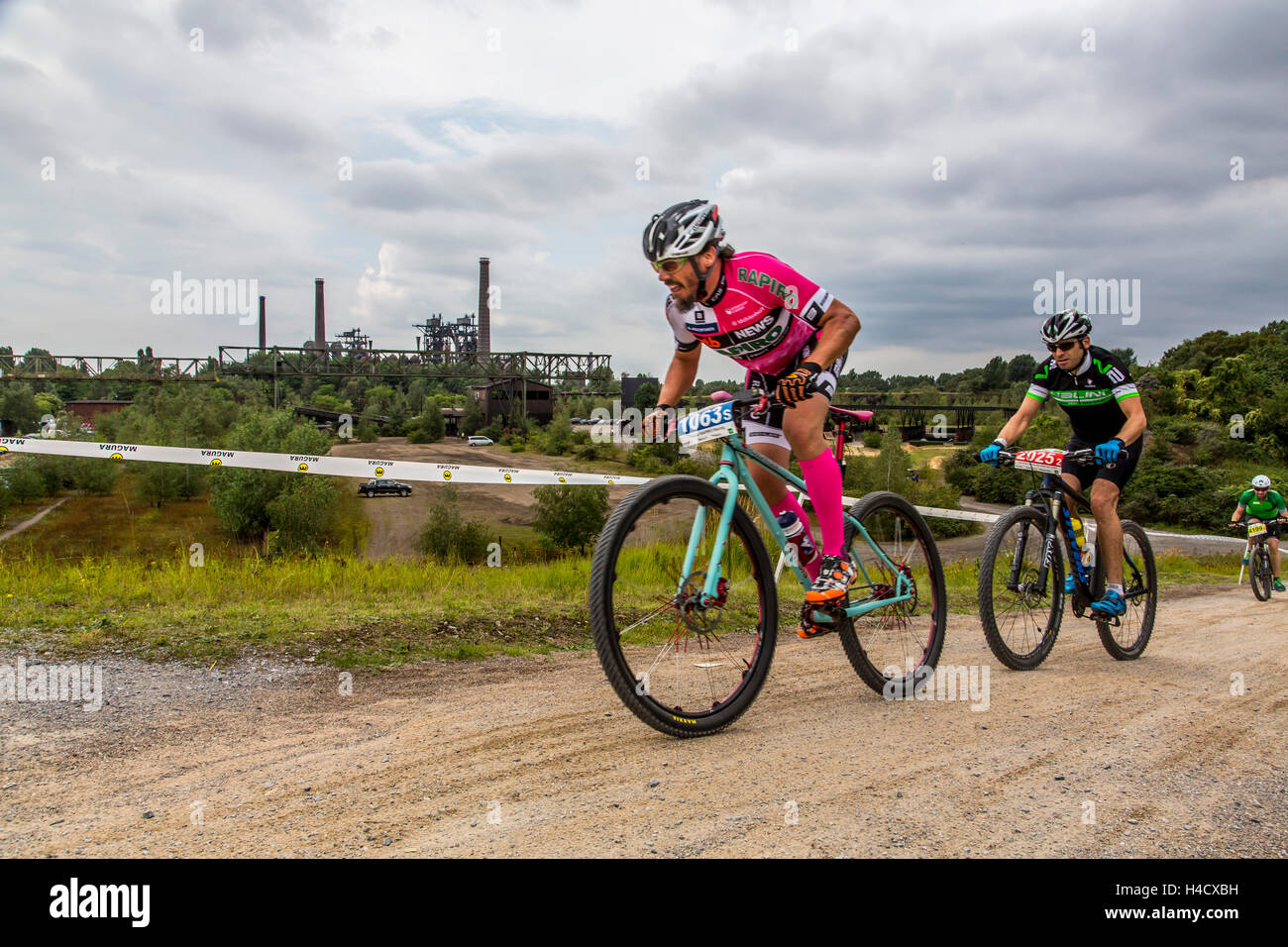 Doe mee Over het algemeen doe niet 24 hours mountain bike race, through the Landschaftspark Duisburg,  landscape park, a former steelworks, industrial heritage Stock Photo - Alamy