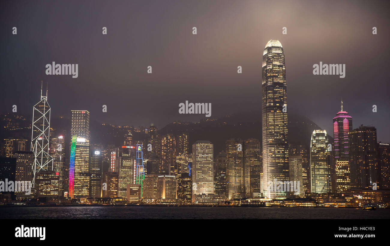 Dusk and skyline hi-res stock photography and images - Alamy