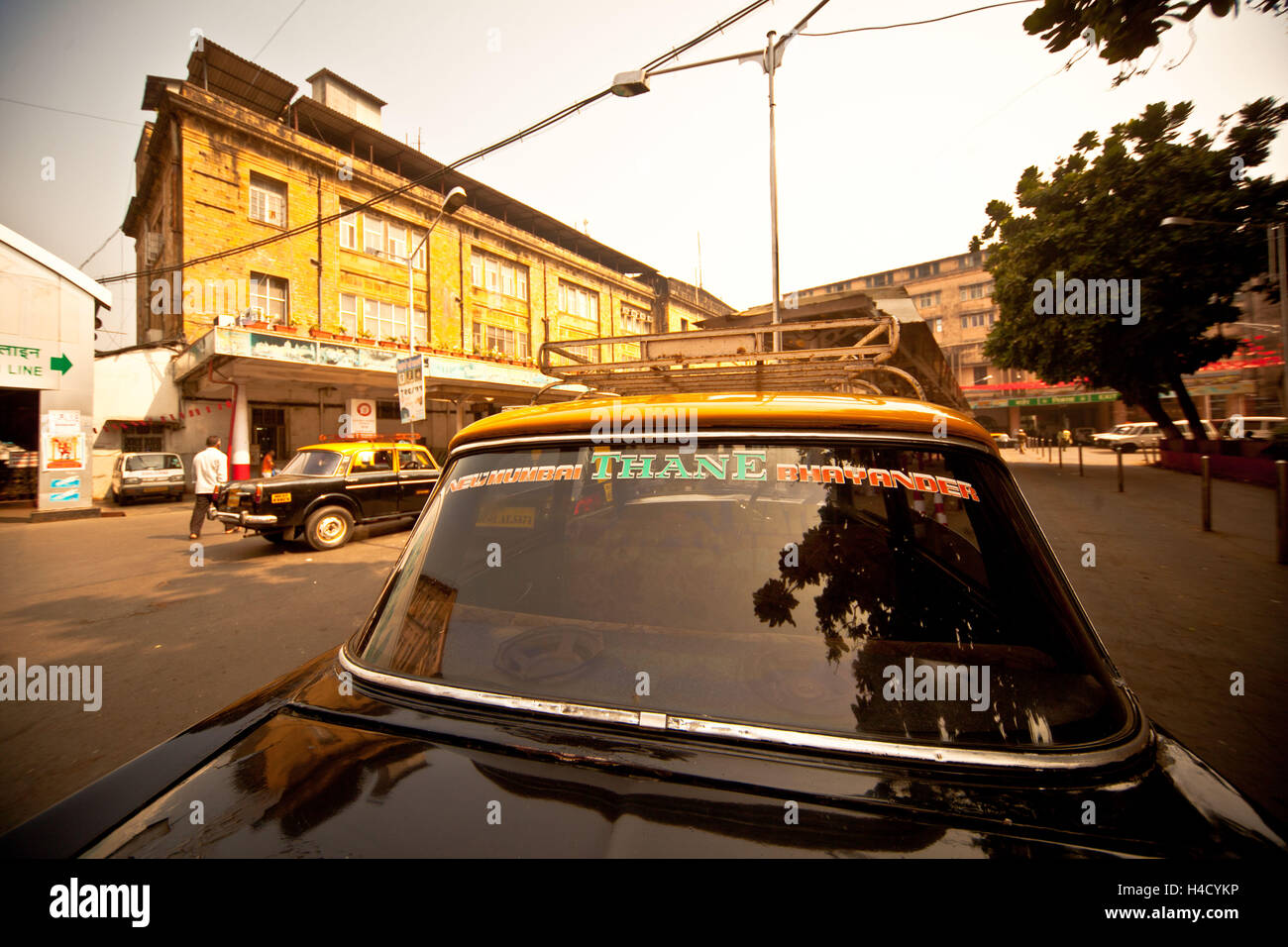 India, Mumbai, Victoria Station, taxi Stock Photo