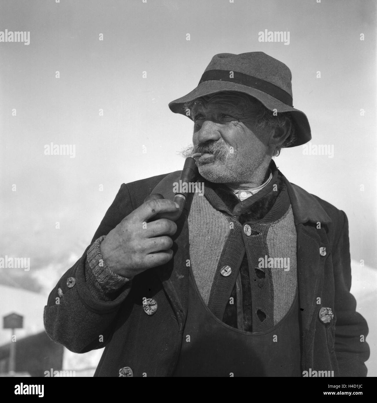 Skiausflug nach Immenstadt im Allgäu, Deutschland 1930er Jahre. Skiing vacation to Immenstadt in the Allgaeu area, Germany 1930s. Stock Photo