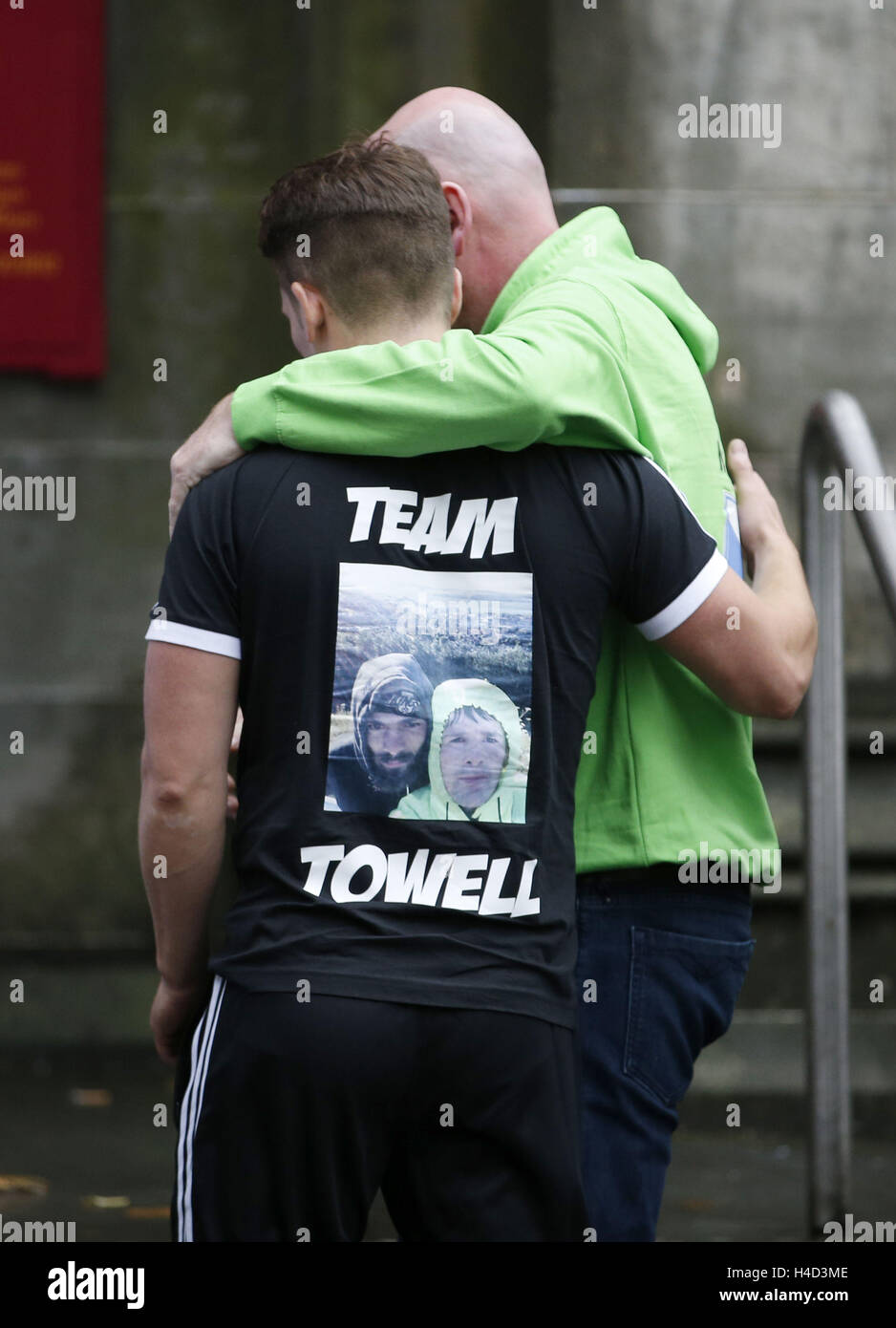 Mourners arrive for the funeral of boxer Mike Towell at St Andrew's Cathedral, Dundee. Stock Photo