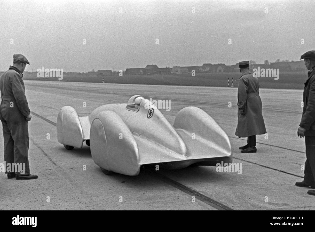Mercedes Benz W 125 in the start to the world record attempt on the freeway  Frankfurt-Darmstadt, Germany 1930see The Mercedes Benz W 125 At the start  for the world record trial on