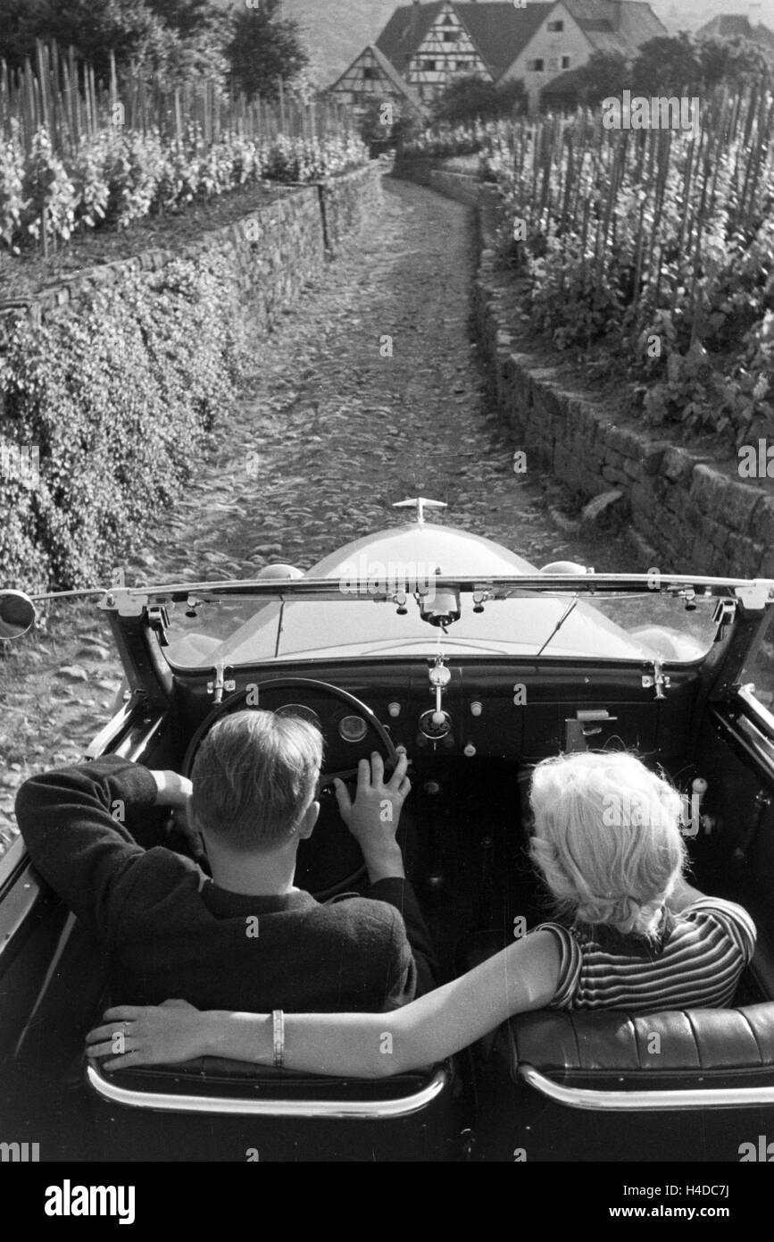 Ein Ausflug in die Weinstadt Schnait, Deutschland 1930er Jahre. A trip to the wine city Schnait, Germany 1930s. Stock Photo