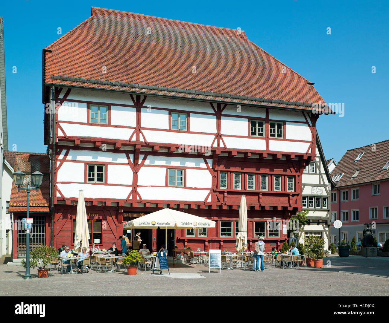 Germany, Baden-Wurttemberg, bath Saulgau, historical marketplace with the historical half-timbered house 'House in the market' from 1400, Stock Photo