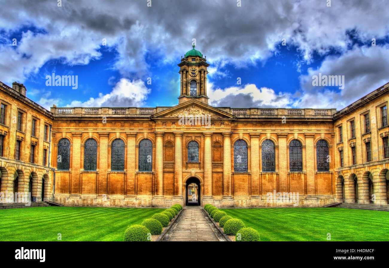 The Main Quad Of The Queen s College In Oxford Stock Photo Alamy the-main-quad-of-the-queen-s-college-in-oxford-stock-photo-alamy
