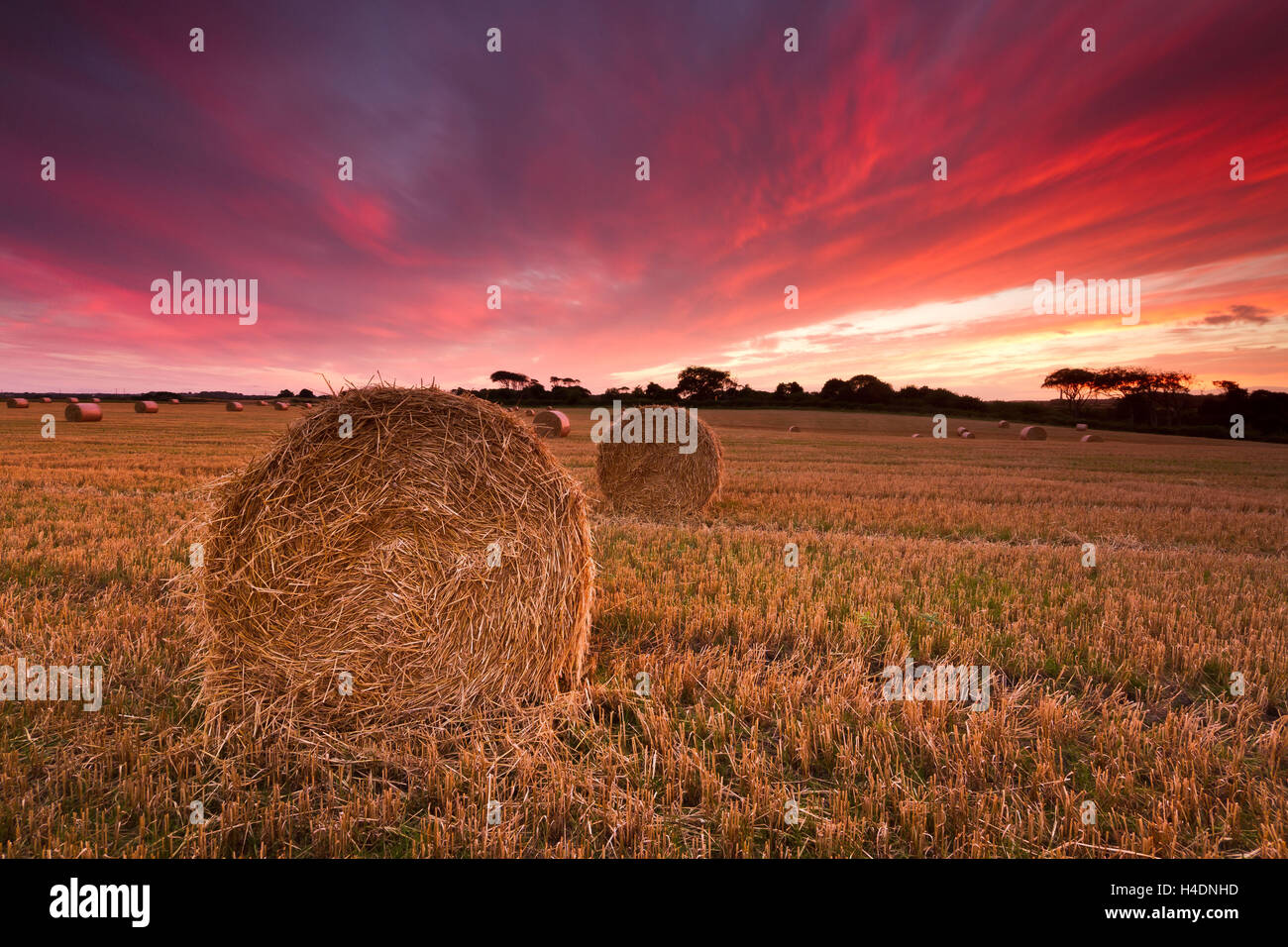 Firey red sunset sky hi-res stock photography and images - Alamy