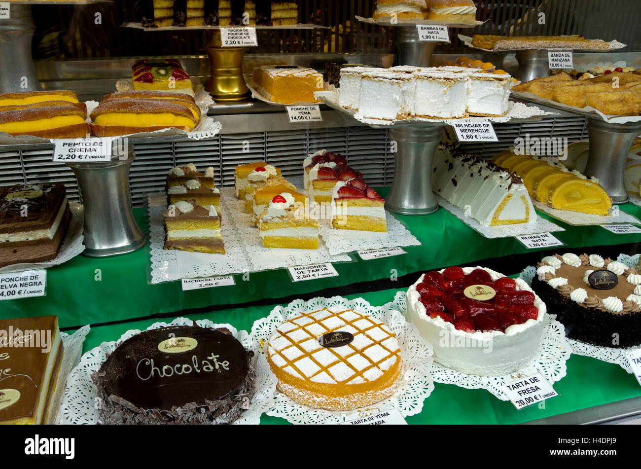 Cakes On Display High Resolution Stock Photography And Images Alamy