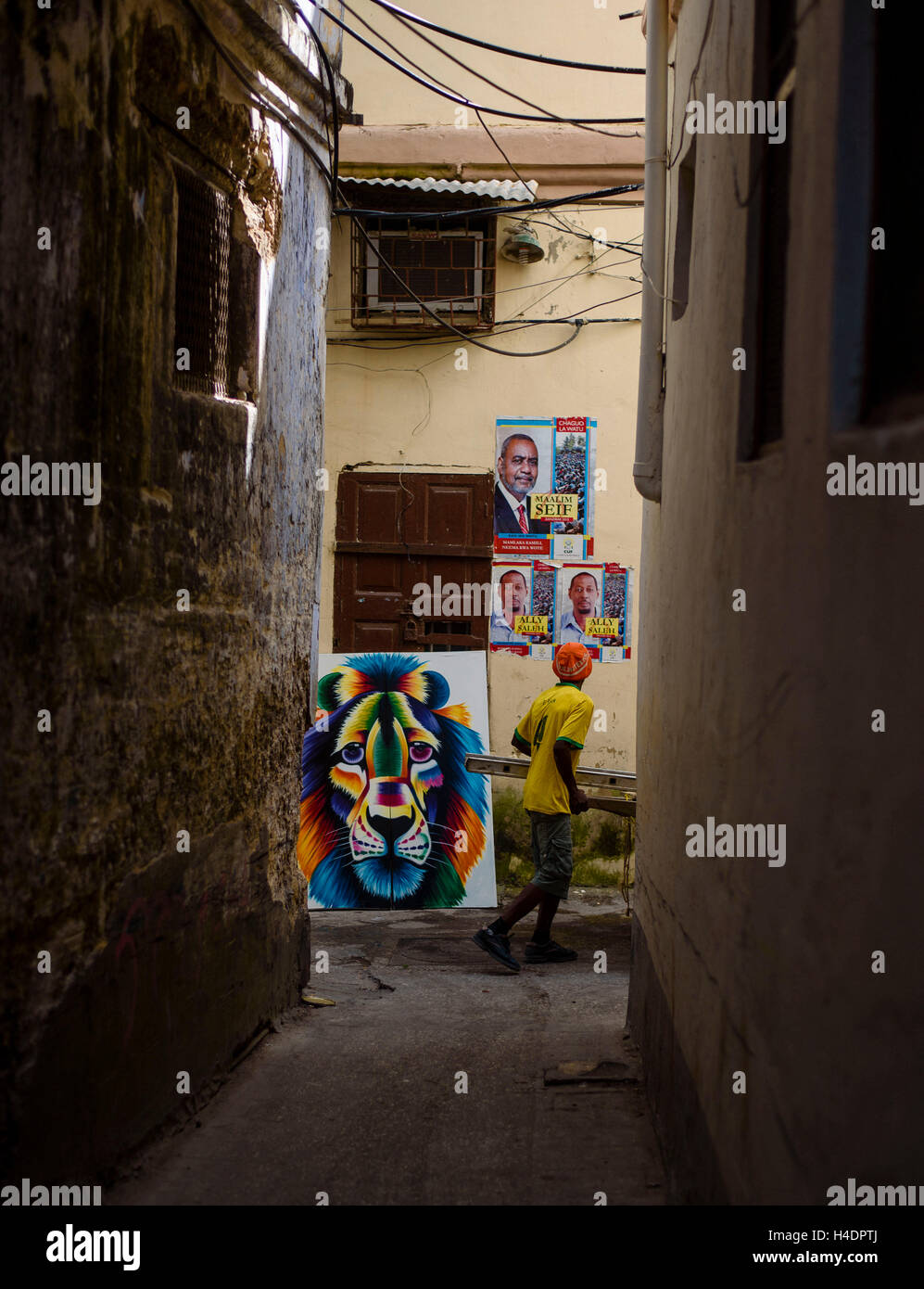 Lane, pieces art, 'kind in the streets' Stone Town, Zanzibar Stock Photo