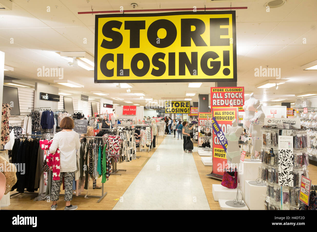 Reductions before final closure of the bankrupt BHS stores, England, UK Stock Photo
