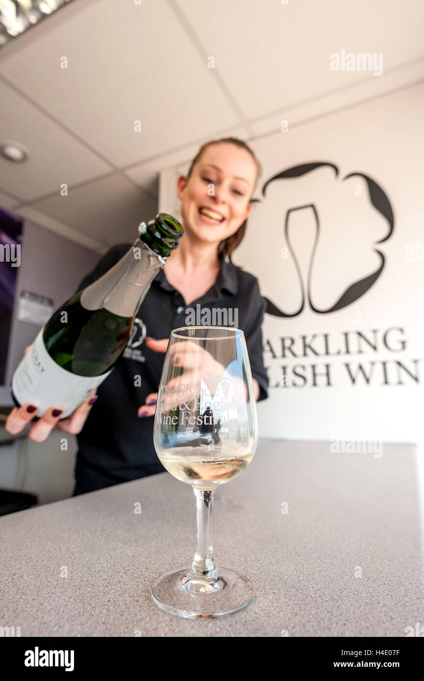 24-year-old Katie Dowding, from the Sparkling English Wine company pouring glasses of sparkling wine at The Glynde Food and Engl Stock Photo