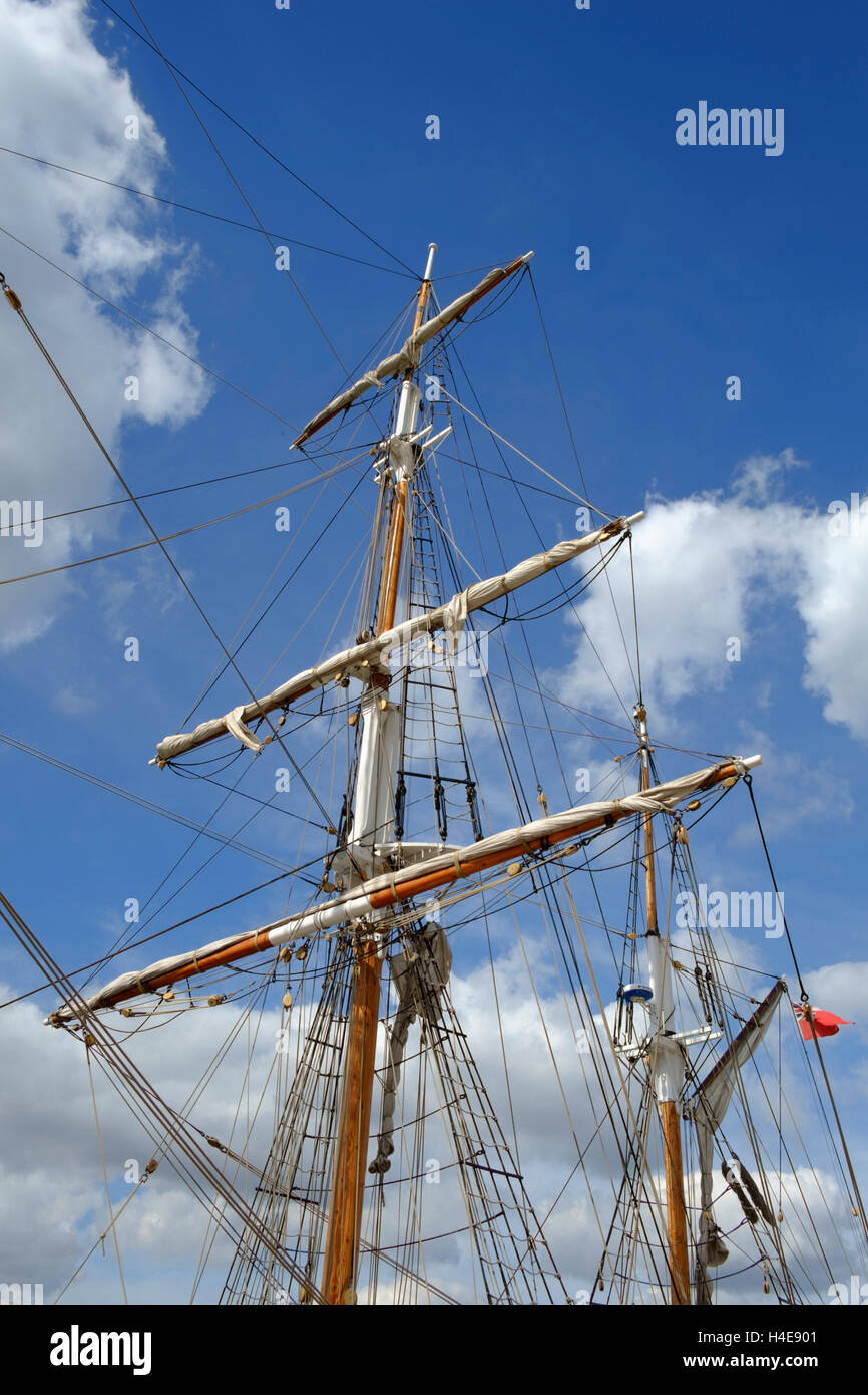 The mast of a tall sailing ship Stock Photo Alamy