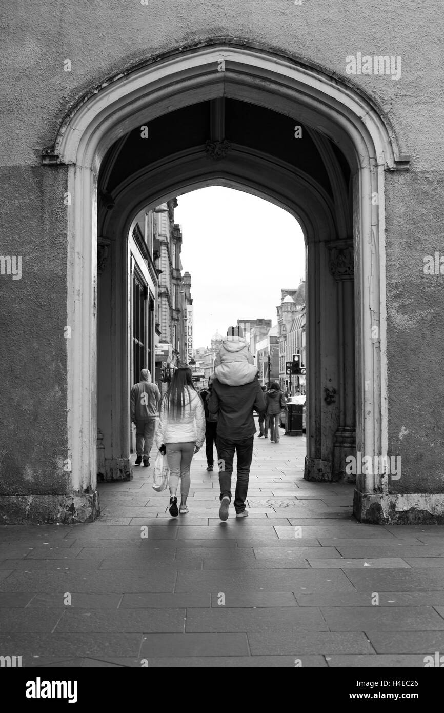 Street Photography, Glasgow, Rush Hour, Family, Arch Stock Photo