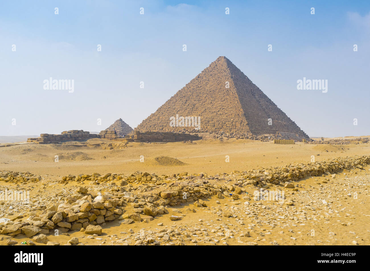 The Pyramid of Menkaure with the small Pyramids of the queens on the ...