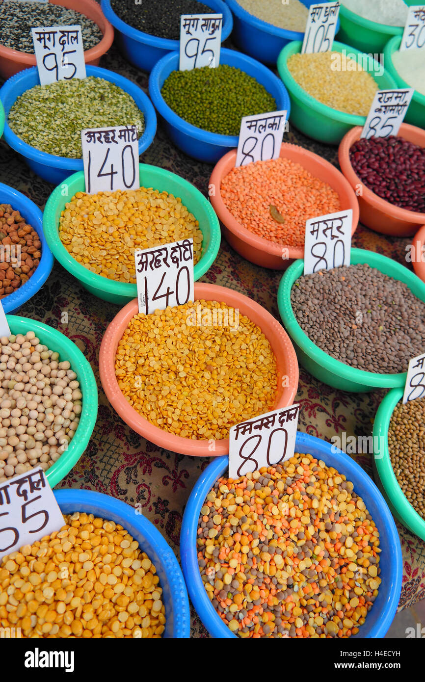 Pulses and lentils for sale in the Spice Market, Chandi Chowk, Old Delhi, India Stock Photo