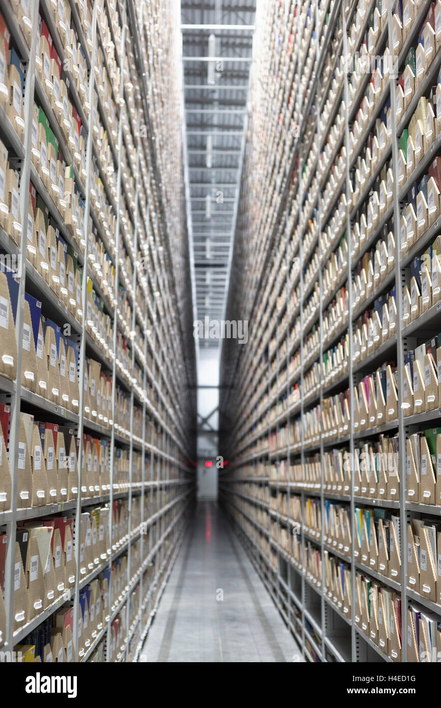 High density library, an off-site environmentally controlled storage and preservation facility for university references. Stock Photo