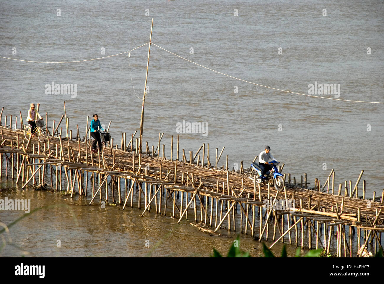 Cambodia, Kompong Cham, bamboo bridge to Koh Paen Stock Photo