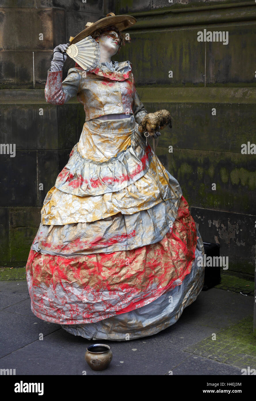 Vintage Classical Automaton Doll Street Entertainer act outside St Giles Cathedral, Old Town, Edinburgh, Scotland, UK Stock Photo