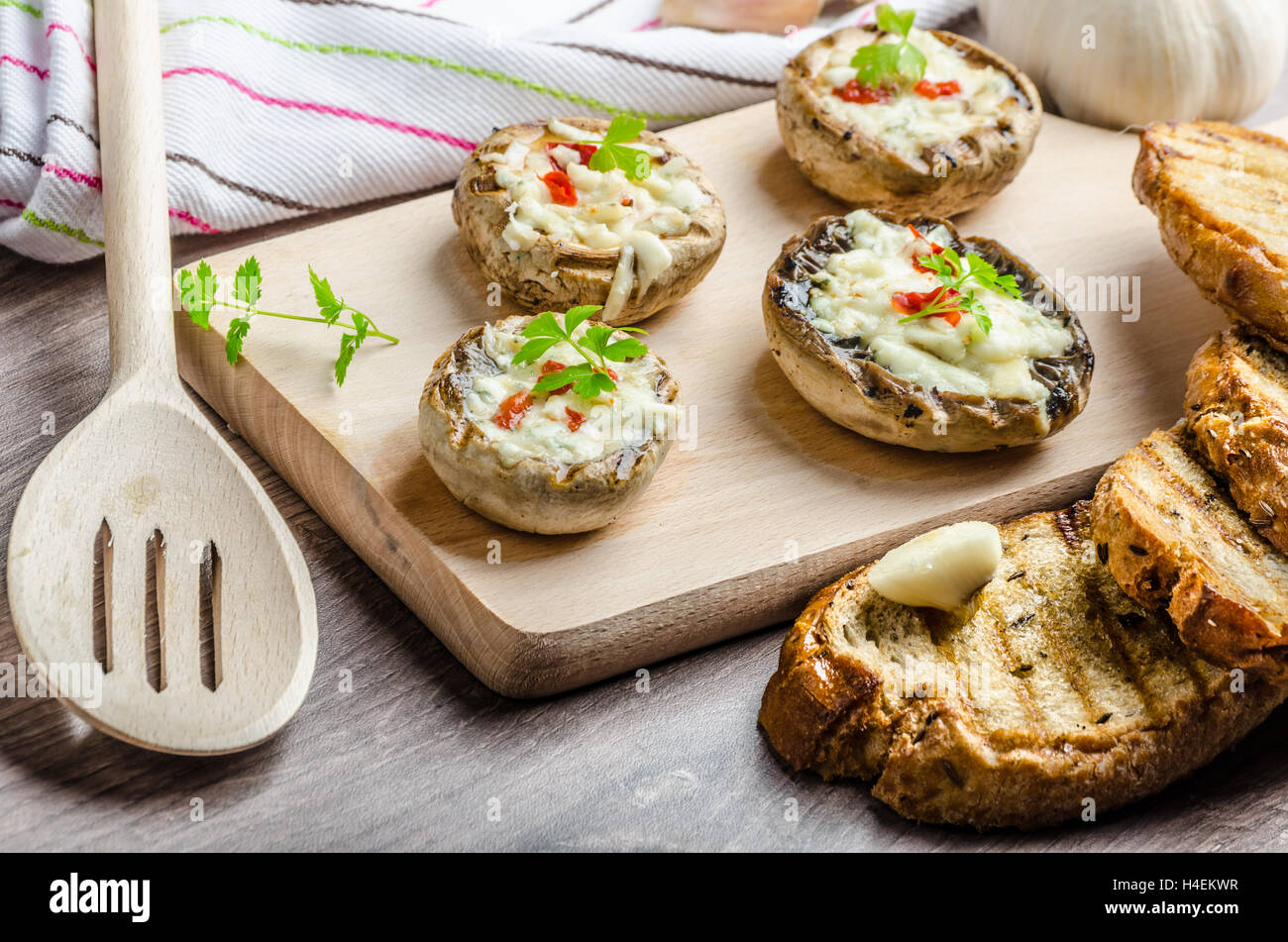 Chicken stuffed mushroom caps hires stock photography and images Alamy