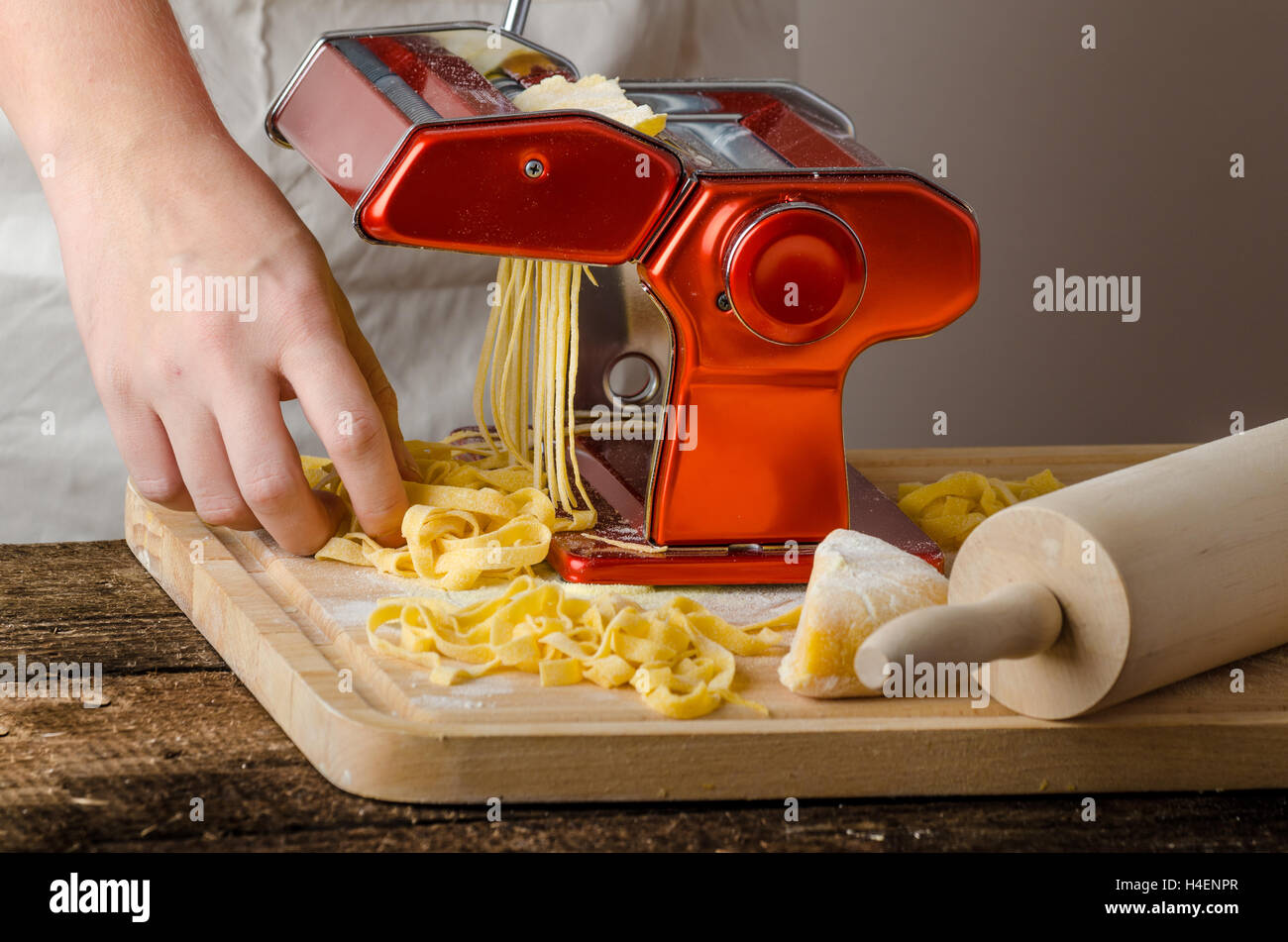 Chef production pasta Italian pasta grinder, wood board, rollingpin