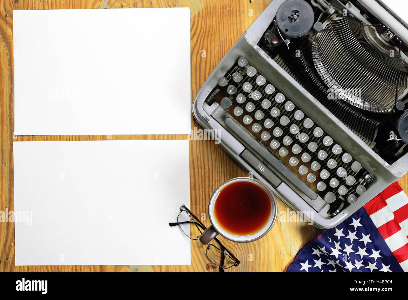 typewriter retro desktop Stock Photo Alamy