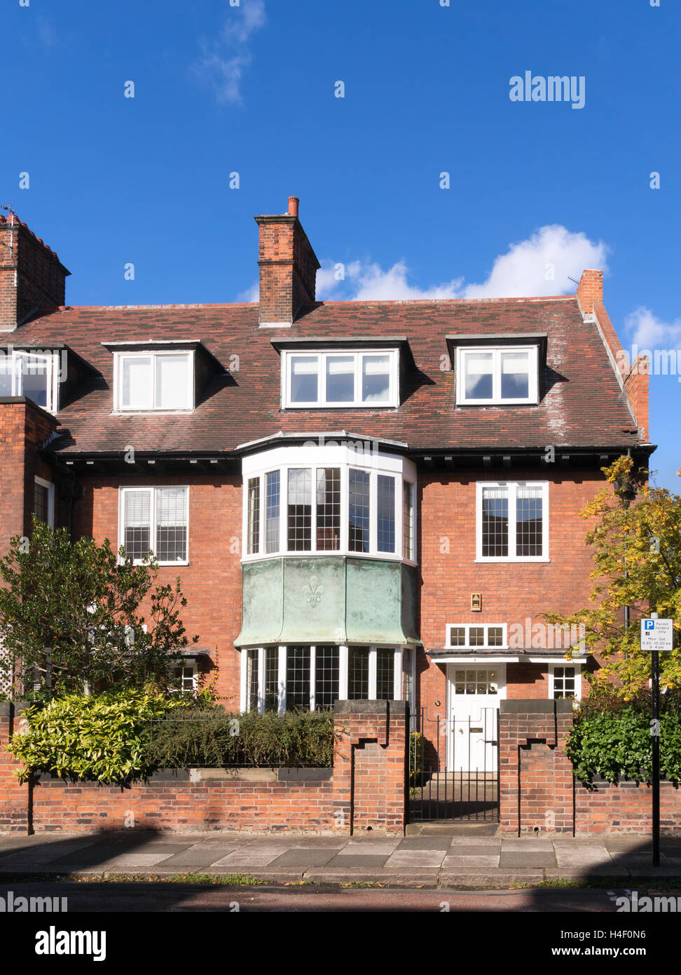 Early 20th century Arts and Crafts house, Brandling Village, KIngsland