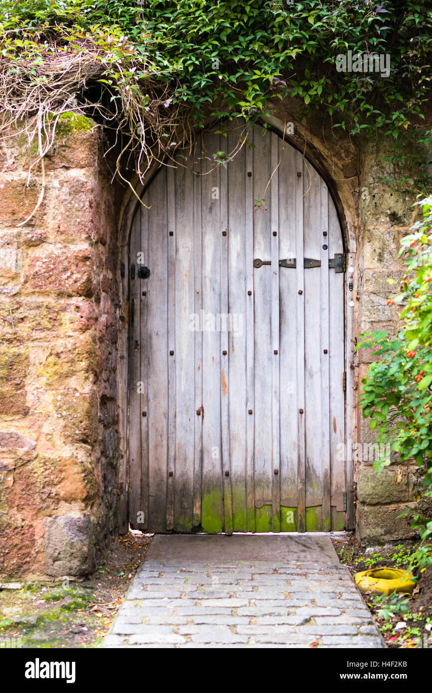 Secret garden gate hi-res stock photography and images - Alamy