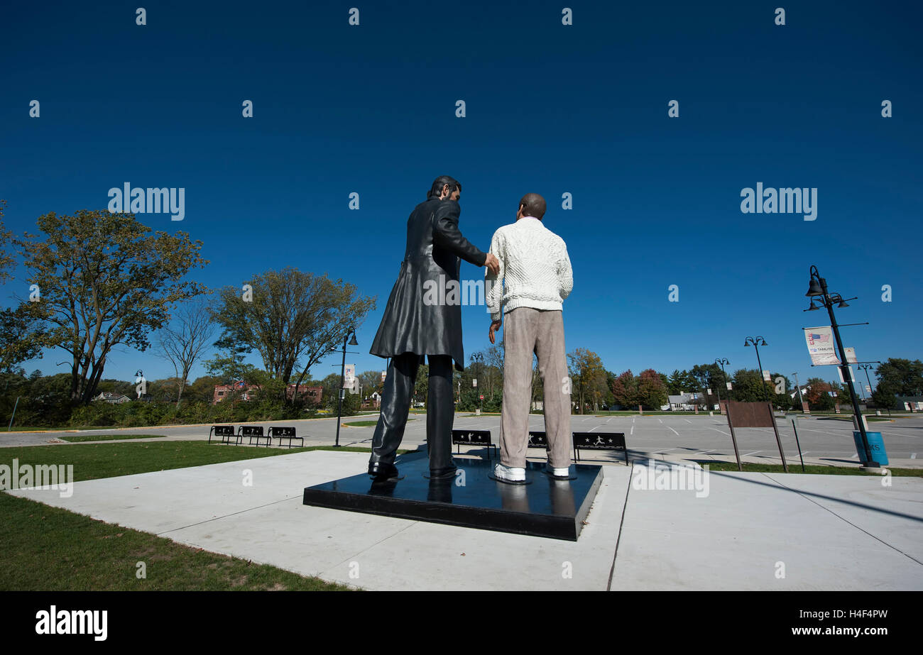 Giant size Seward Johnson bronze sculptures entitled "Return Visit