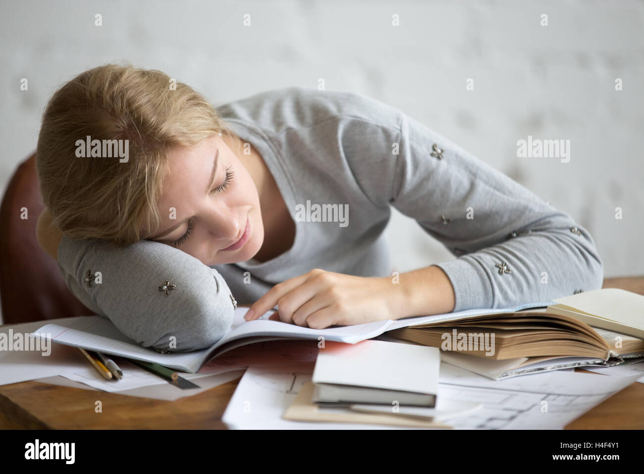 Portrait of a student girl sleeping at the desk Stock Photo - Alamy