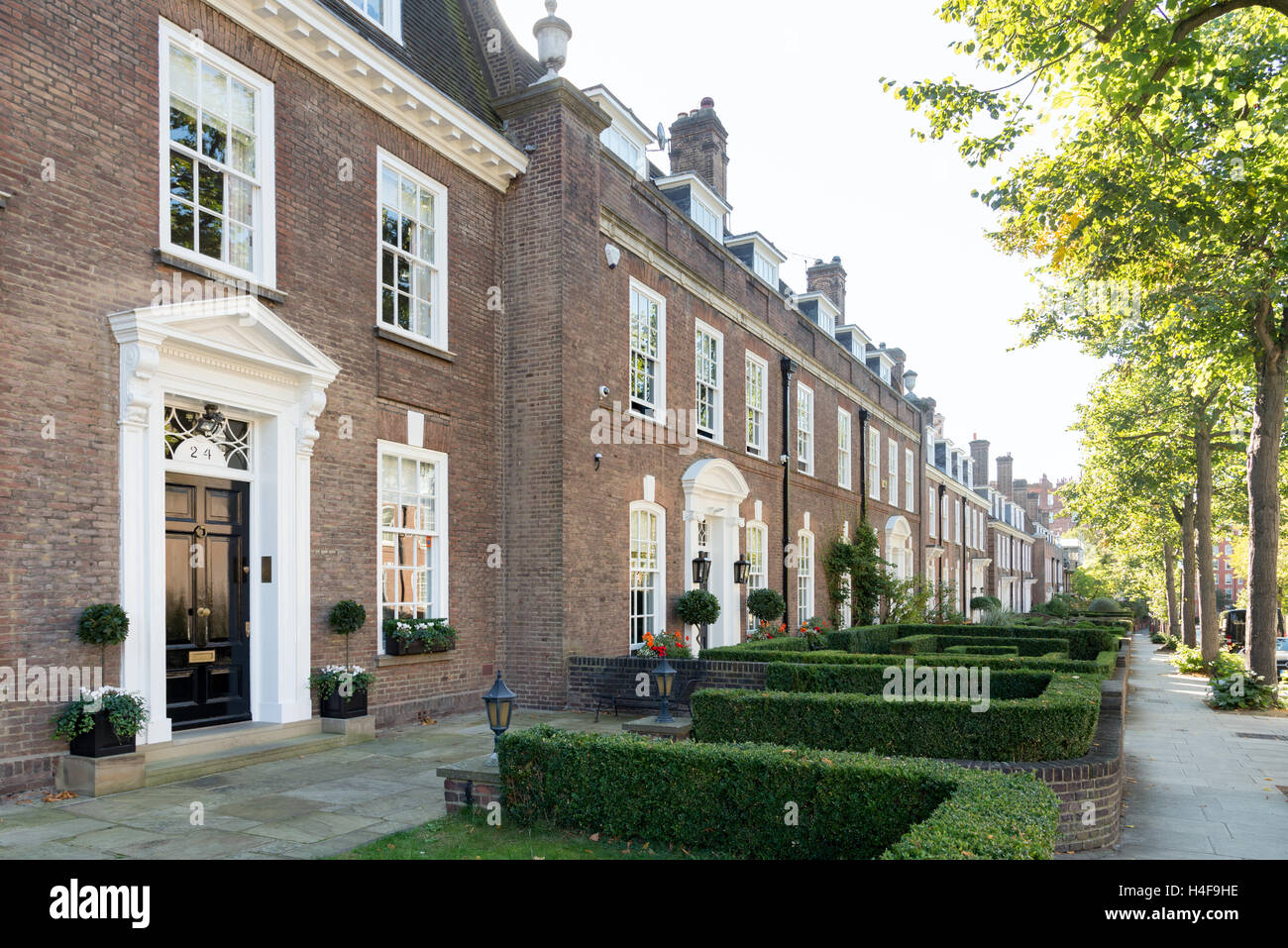 Terraced houses on Ilchester Place, Holland Park, Kensington & Chelsea, London, UK Stock Photo