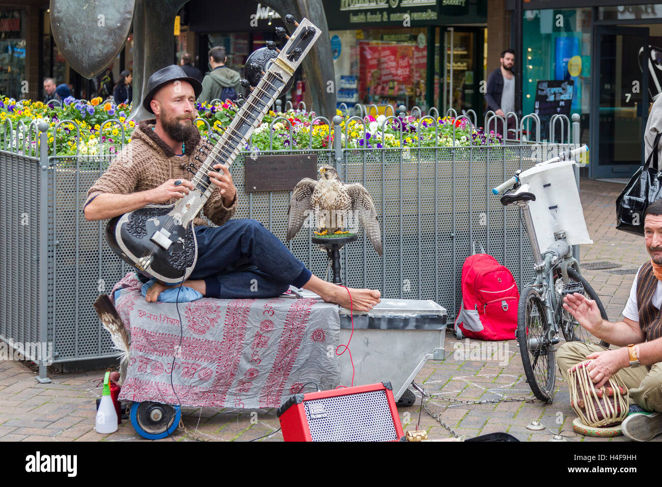 Buskers playing grand pro tun hi-res stock photography and images - Alamy