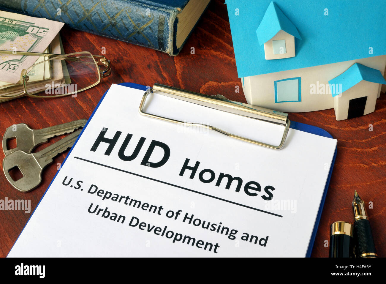 Paper with words HUD homes on a wooden surface. Stock Photo