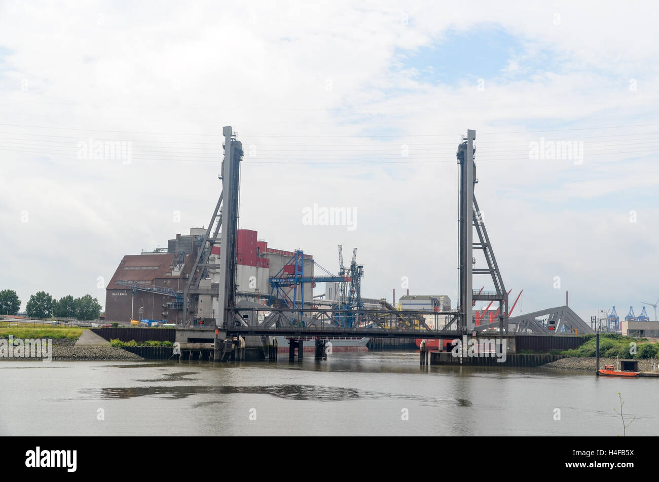 Vertical-lift bridge in Hamburg industrial area, Germany Stock Photo