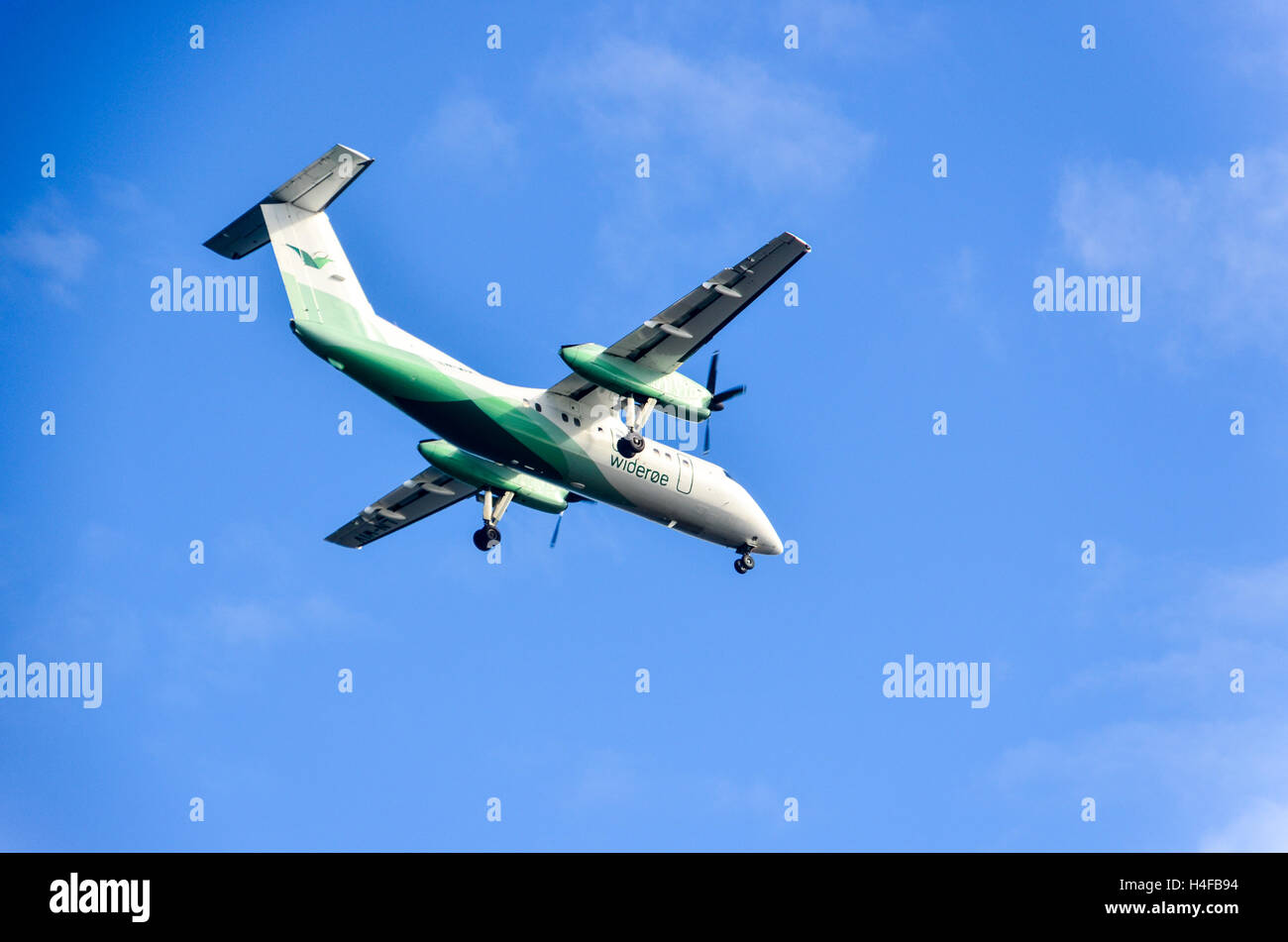 Widerøe plane (Bombardier Dash 8) landing in Alta, Norway Stock Photo