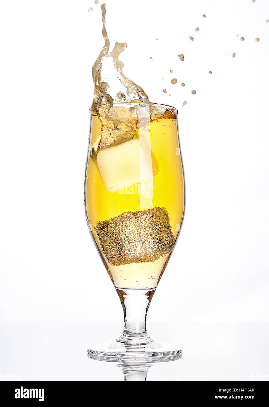 Cider pint glass hires stock photography and images Alamy
