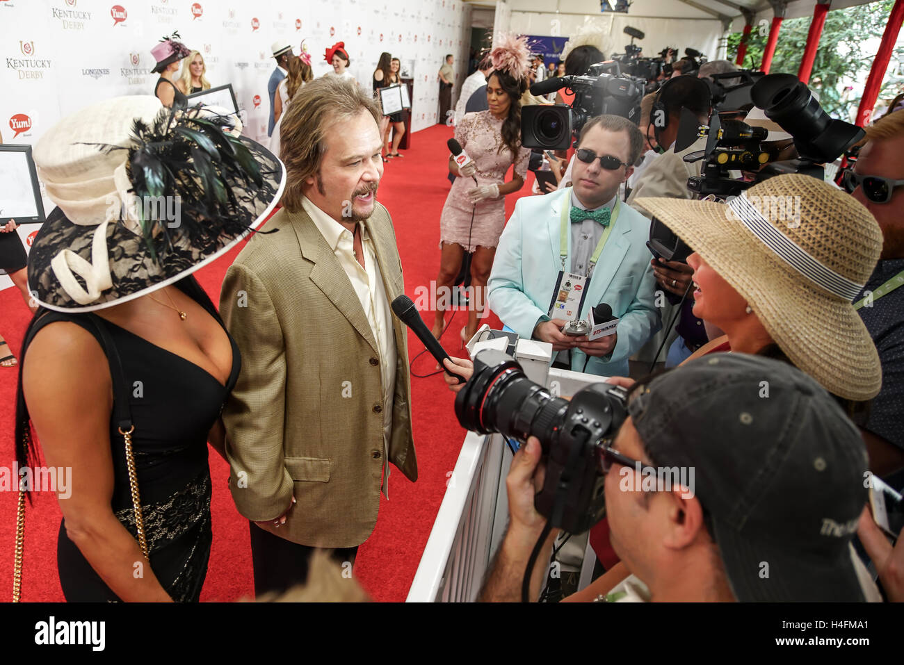 Country Singer Travis Tritt interviewed by Erin Keeney with wife Theresa. Stock Photo
