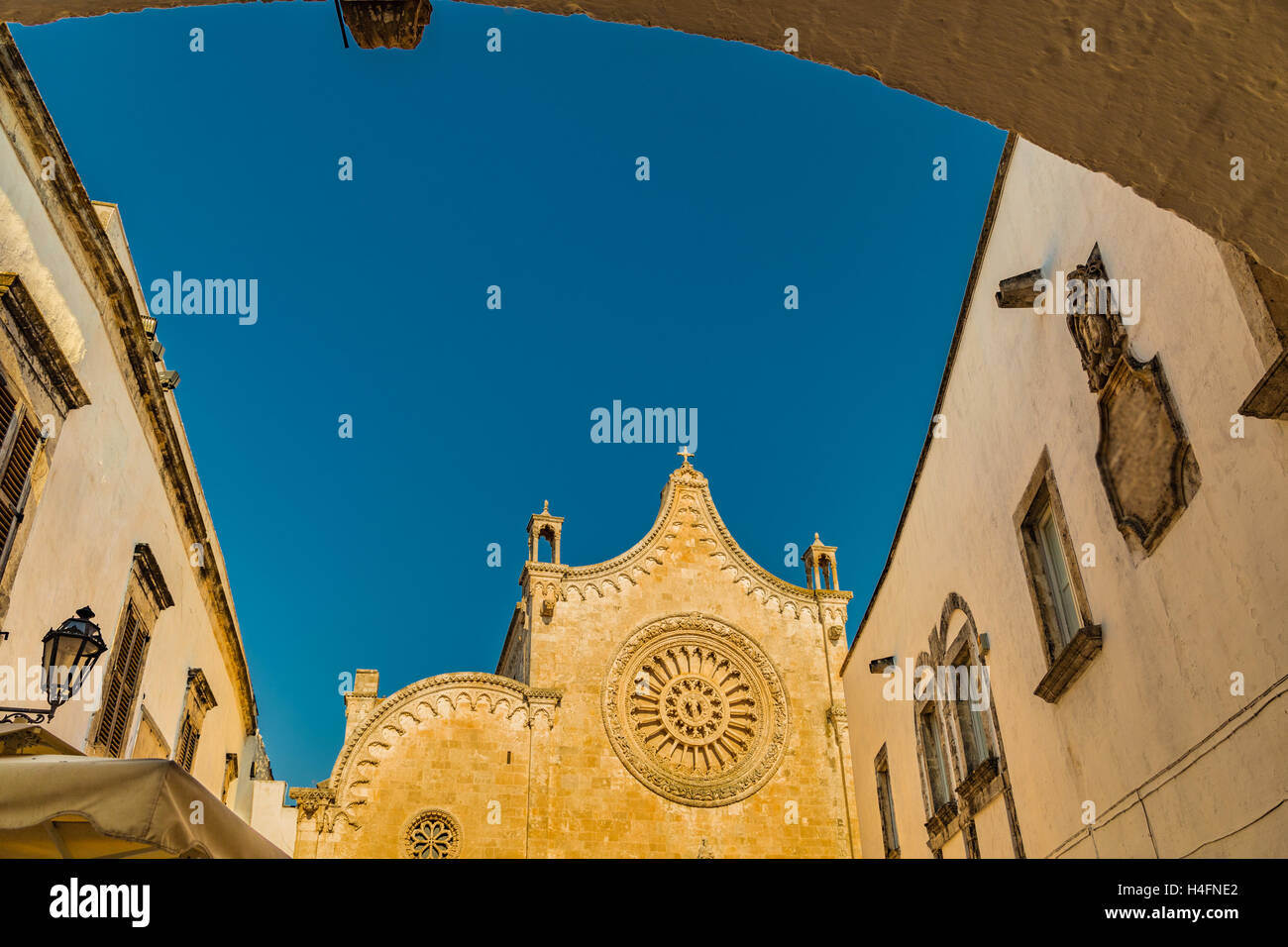 Small white washed buildings hi-res stock photography and images - Alamy