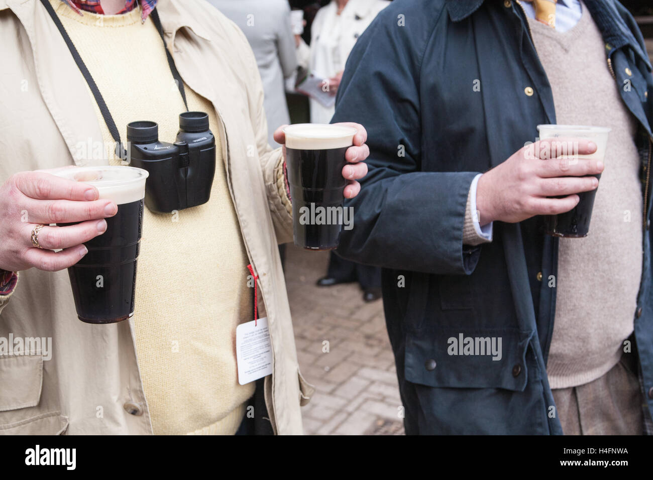 Men drinking horse races hi-res stock photography and images - Alamy