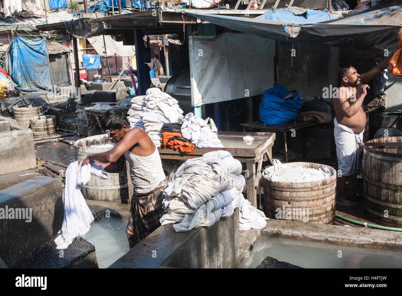 washing-wash-day-hand-washing-laundry-and-hanging-clothes-at-dhobi-ghat