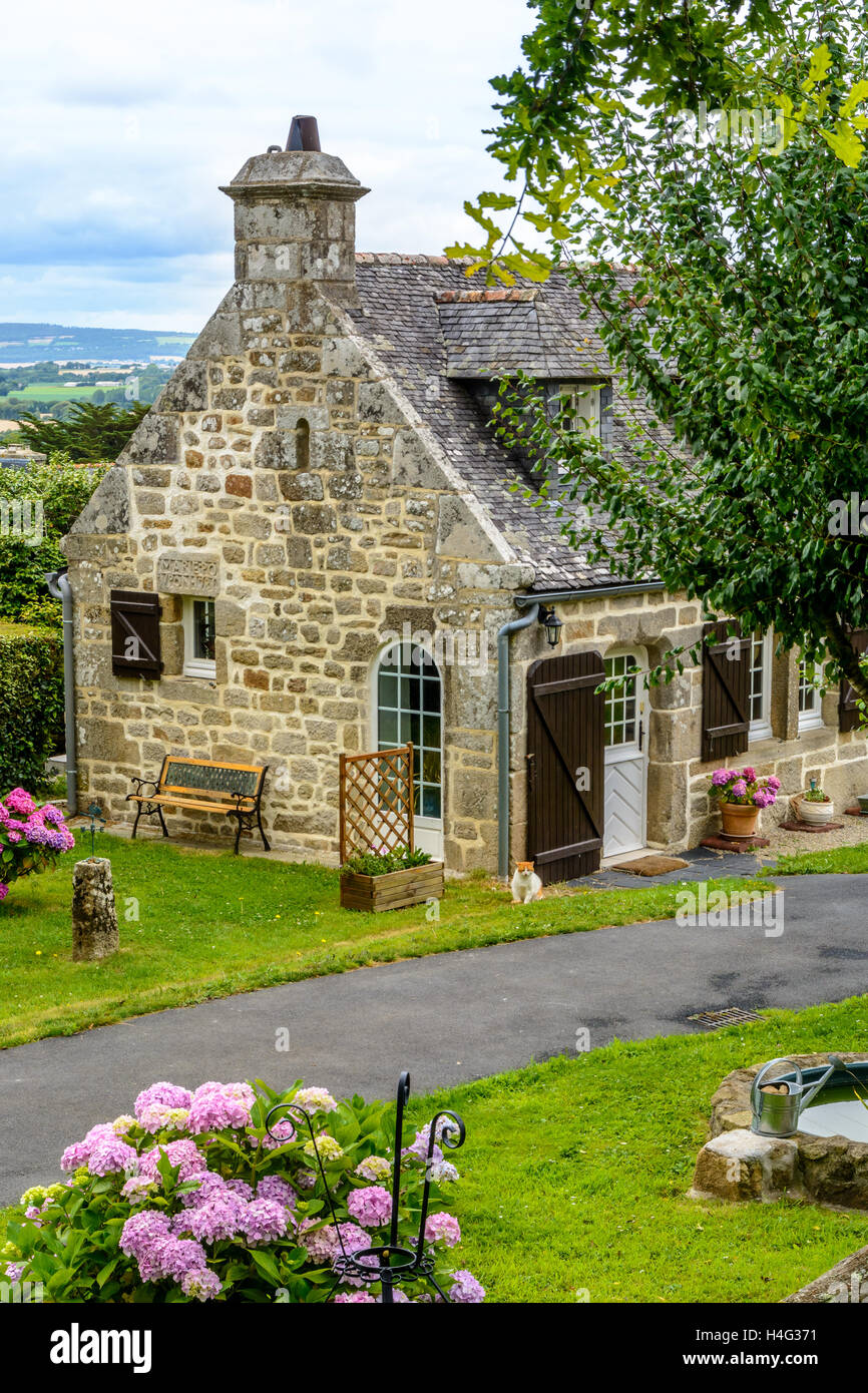 Stone House in traditional style in Crozon, Brittany Stock Photo Alamy