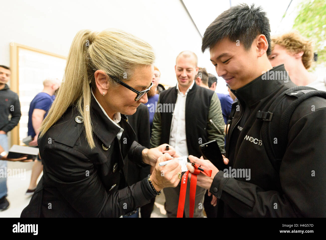 Angela ahrendts hi-res stock photography and images - Alamy