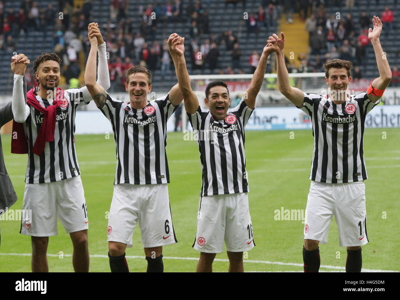 Frankfurt, Germany. 15th October, 2016. Frankfurt's Michael Hector (l-r), Bastian Oczipka, Marco Fabian and David Angel Abraham are happy after the match between Eintracht Frankfurt and Bavaria Munich on the seventh match day of the German Bundesliga at Commerzbank-Arena in Frankfurt on the Main, Germany, 15 October 2016. Credit:  dpa picture alliance/Alamy Live News Stock Photo